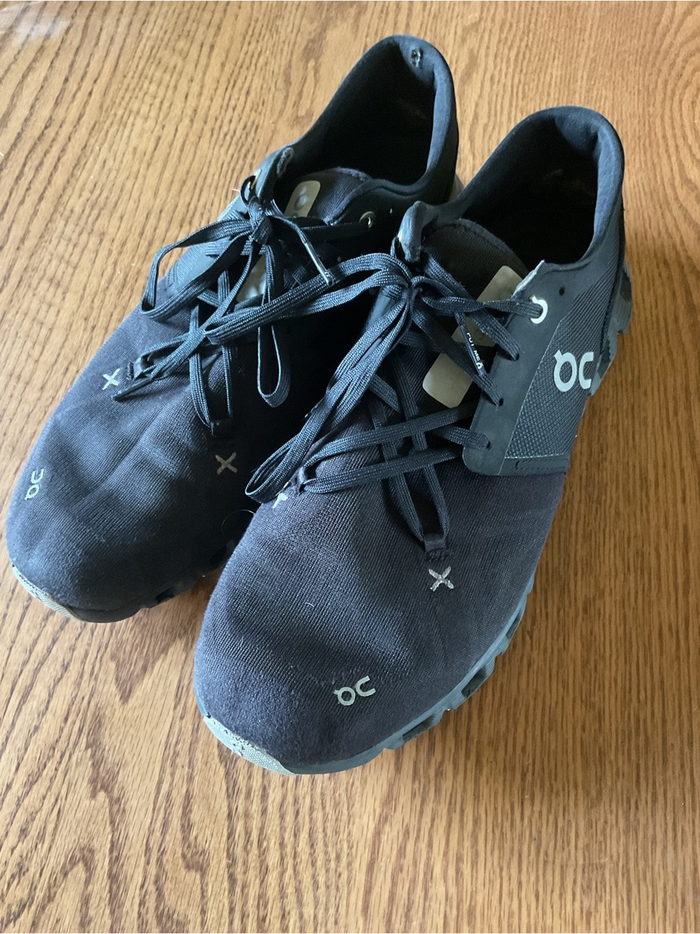 On Running Men's Athletic Shoes in Black. Size 11
